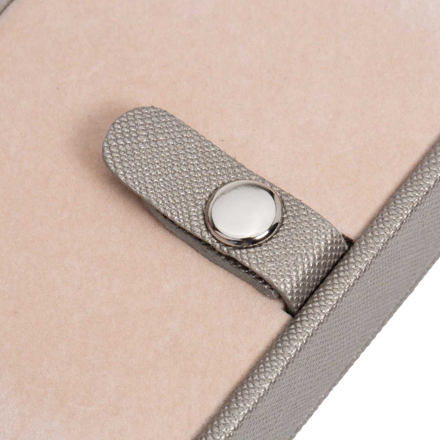 Jewellery BoxWolf Heritage Fold-Out Travel Pewter Saffiano Jewellery Box 281234Introducing the Wolf Heritage Fold-Out Travel Pewter Saffiano Jewellery Box – where classic design meets vibrant elegance in a chic pewter finish. Elevate your jewel
